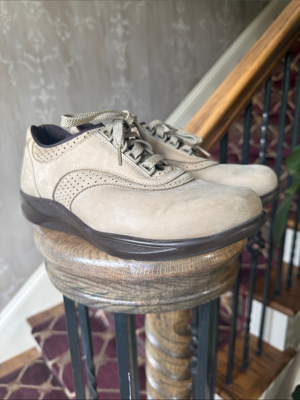 SAS women’s walk easy shoe size 8 1/2 excellent condition very clean